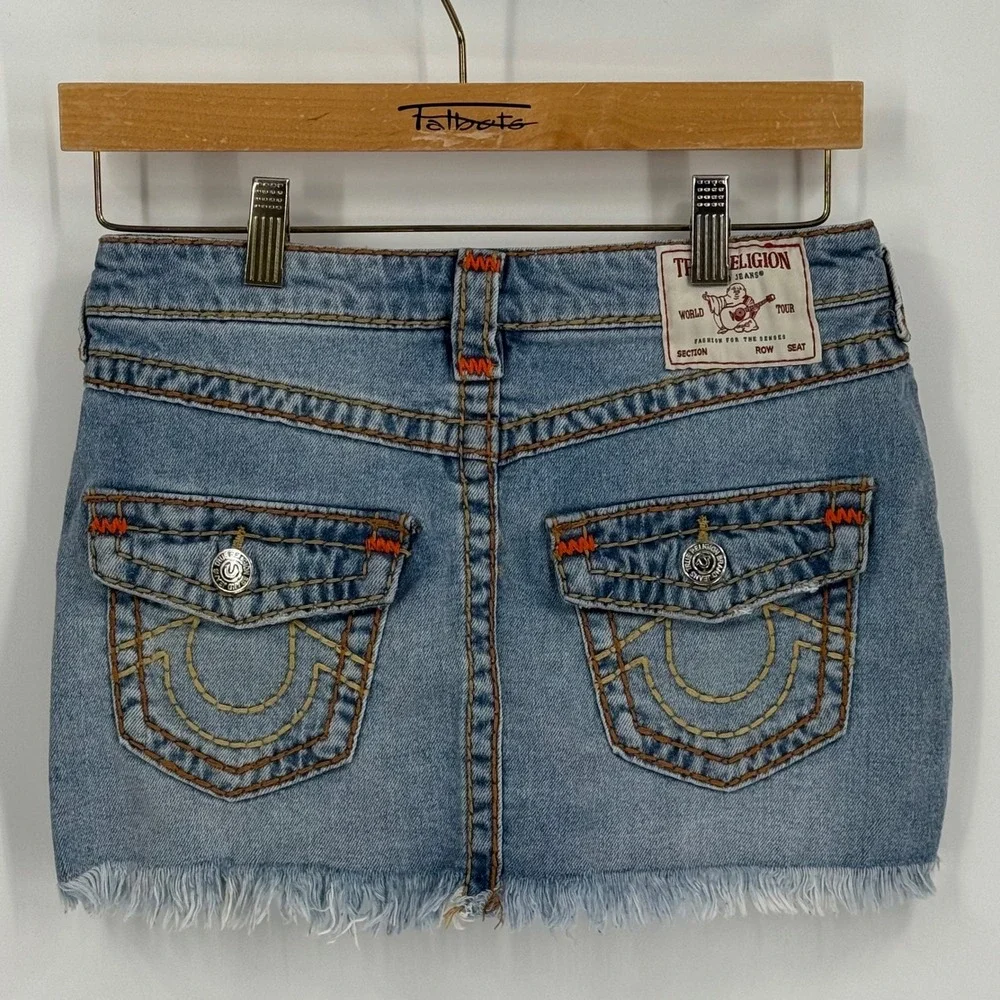True Religion Sadie Mini Skirt Distressed Frayed Denim Medium Wash Size 25 - Picture 5 of 5